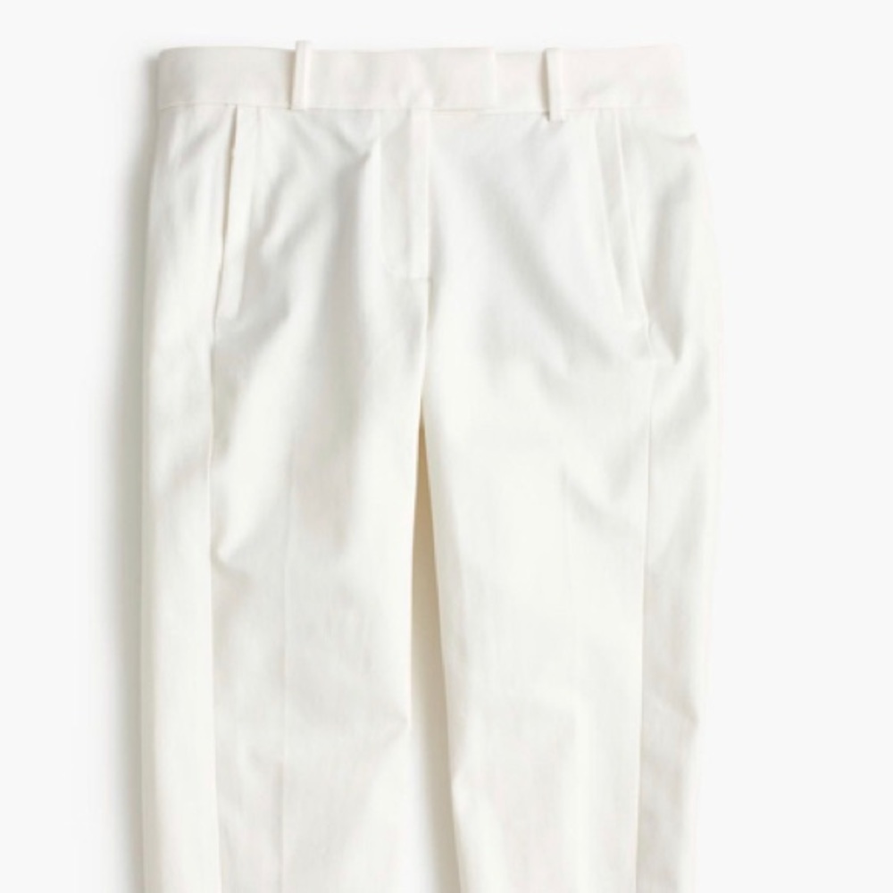 Very flattering trim fit pants. New without tags.